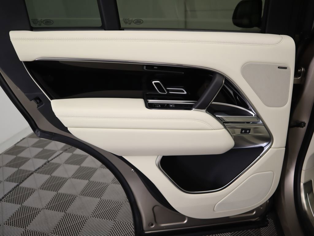 New 2025 Land Rover Range Rover SE image 28