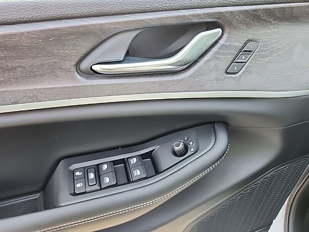 New 2025 Jeep Grand Cherokee L Limited w/ Black Appearance Package image 29