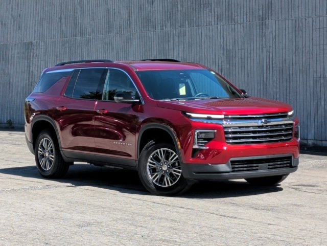 Used 2025 Chevrolet Traverse LT w/ Driver Confidence Package FWD image 12