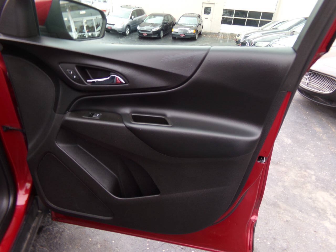 Used 2018 Chevrolet Equinox LT FWD image 39