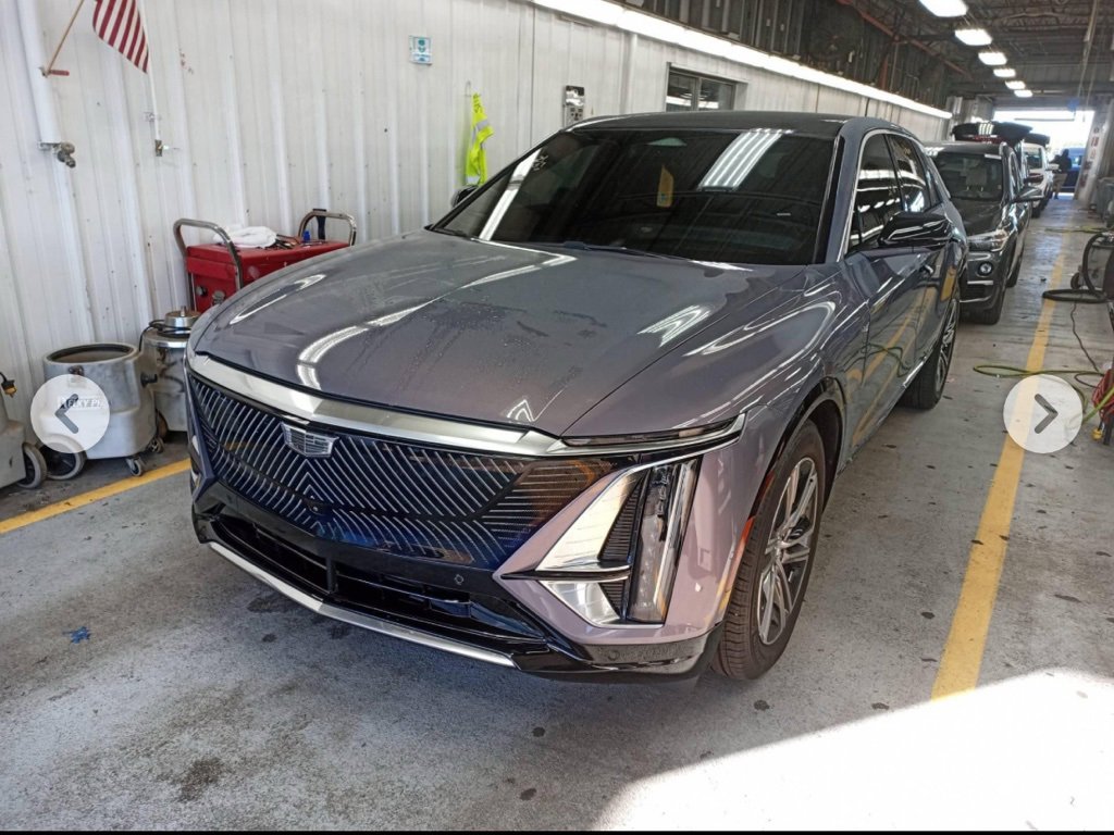 Used 2024 Cadillac Lyriq Luxury w/ LPO, Floor Liner Package image 2