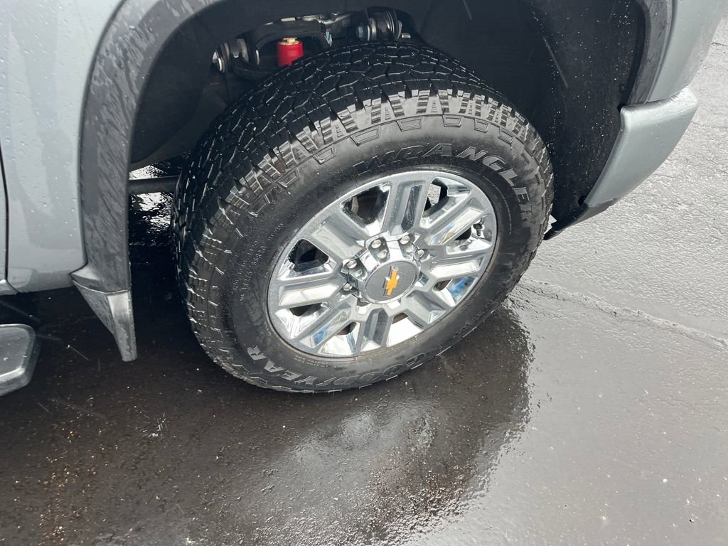 Used 2024 Chevrolet Silverado 2500 High Country w/ High Country Premium Package image 32