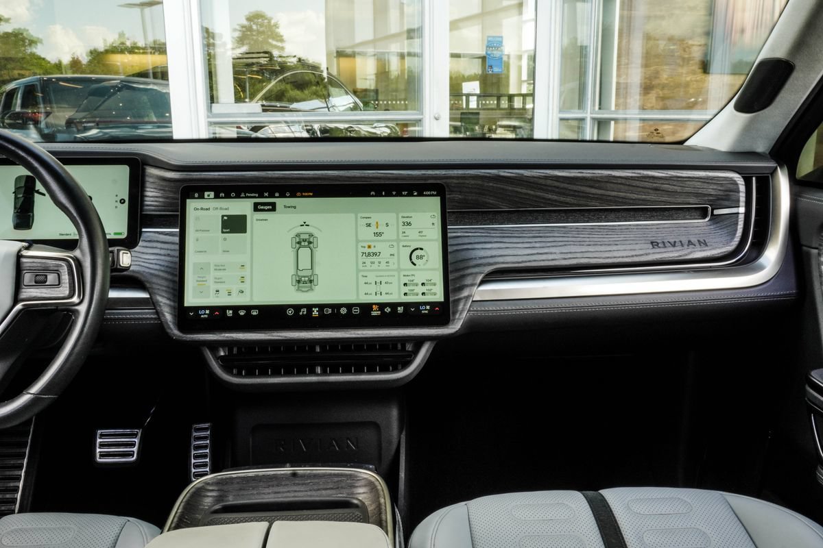 Used 2022 Rivian R1T Adventure AWD/4WD image 18