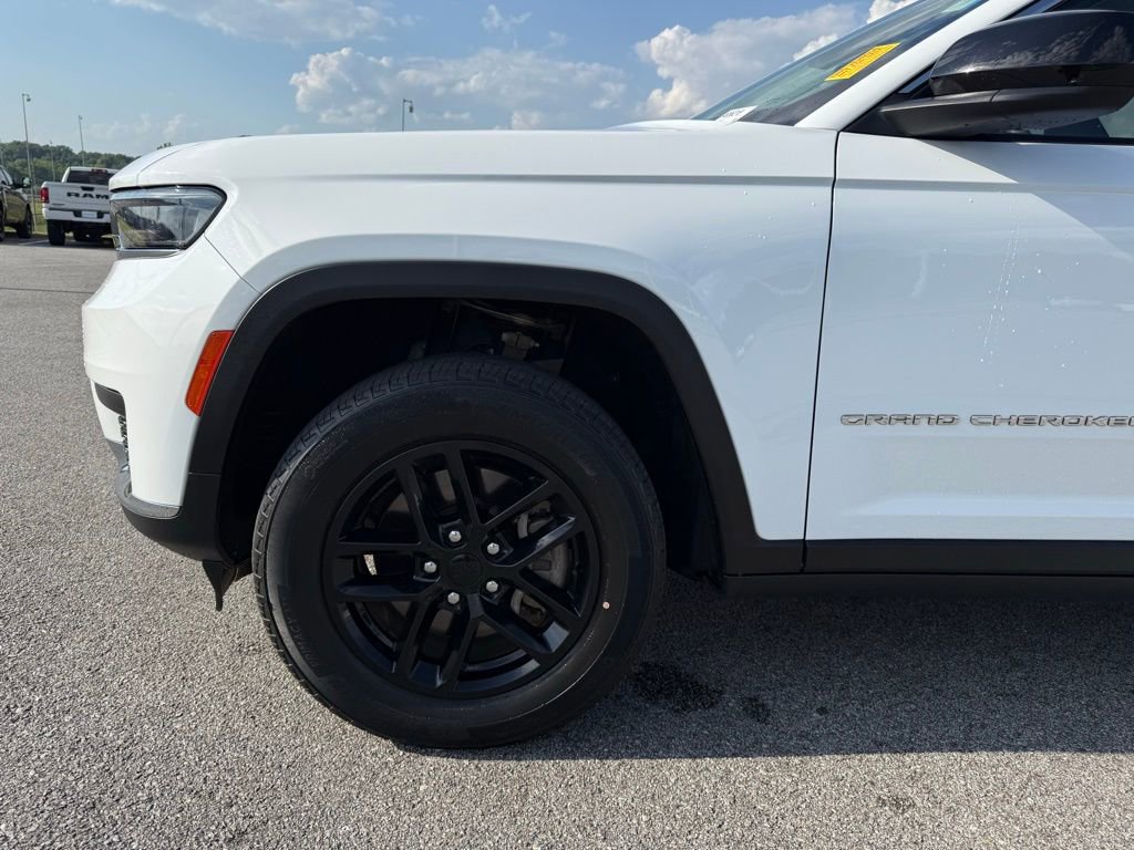 Used 2023 Jeep Grand Cherokee L Laredo RWD image 27