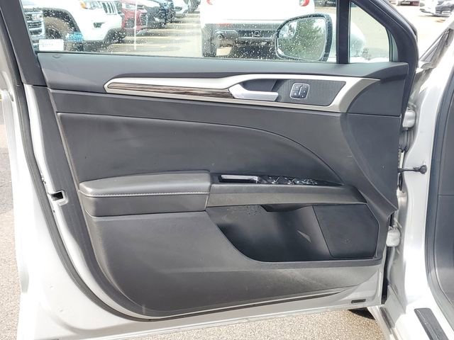 Used 2016 Ford Fusion SE w/ Equipment Group 202A image 8