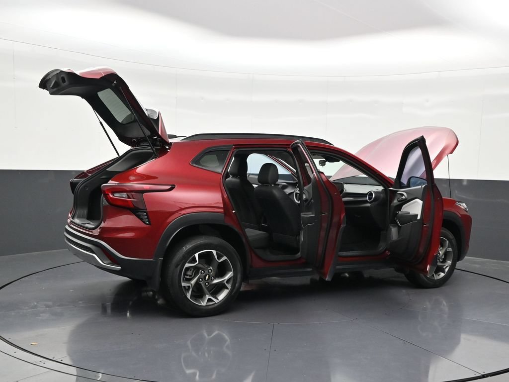 Used 2024 Chevrolet Trax LT FWD image 37