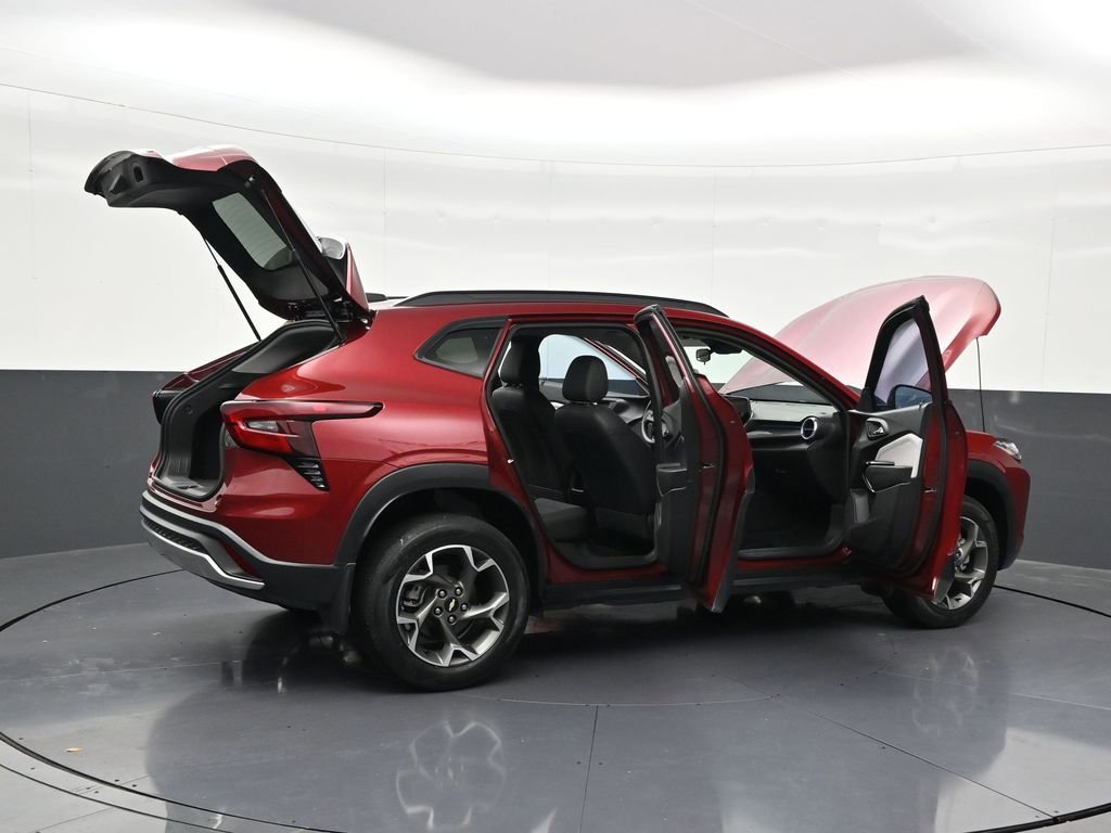 Used 2024 Chevrolet Trax LT FWD image 37