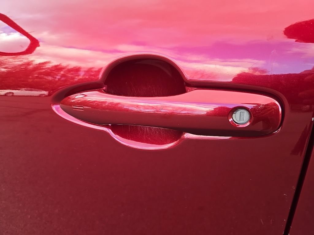 Used 2021 Toyota Venza LE image 10