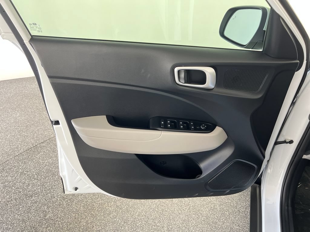 Used 2023 Hyundai Venue SEL FWD image 12