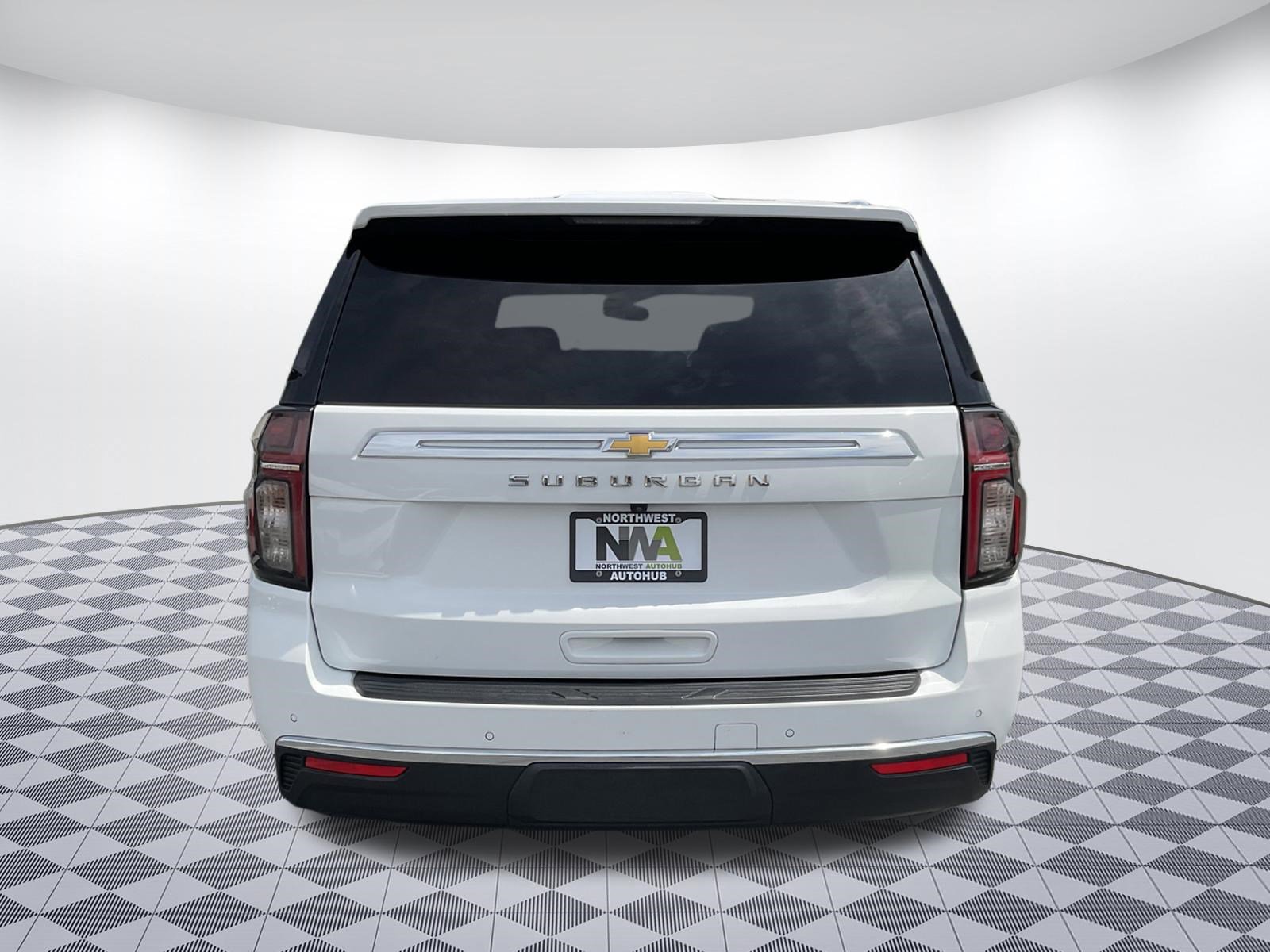 Used 2022 Chevrolet Suburban LS AWD/4WD image 4