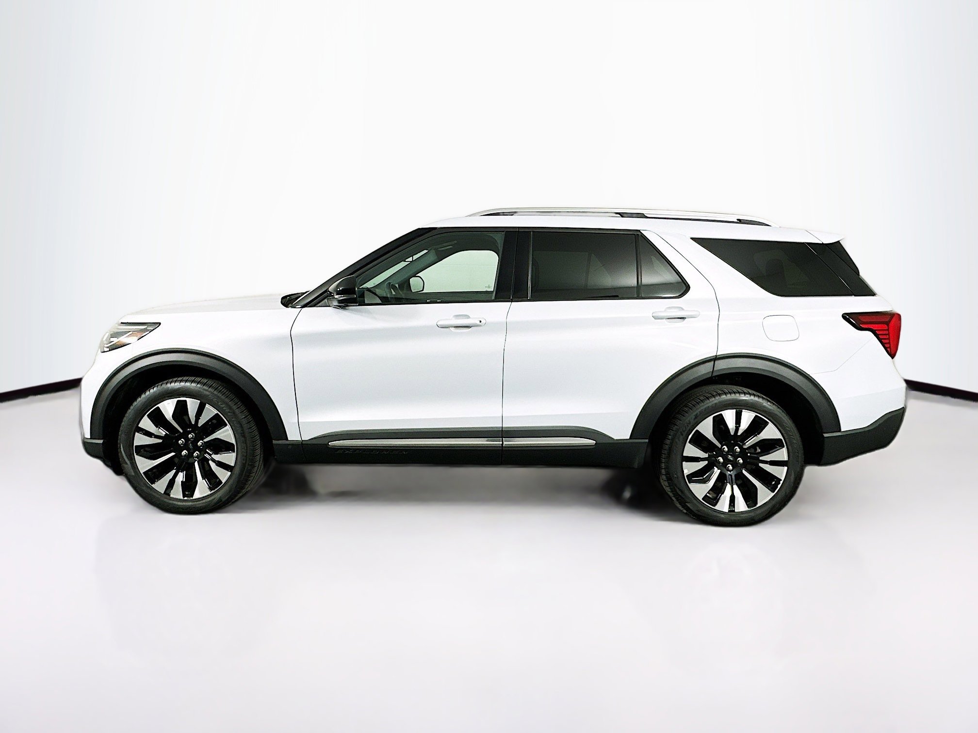Used 2025 Ford Explorer Platinum w/ LUX Leather Package AWD/4WD image 4
