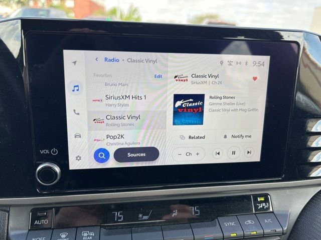 Used 2025 Toyota Camry SE image 12