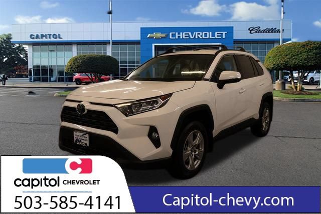 Used 2020 Toyota RAV4 XLE w/ Carpet Mat Package AWD/4WD image 6
