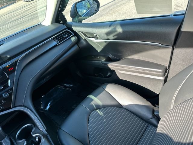 Used 2023 Toyota Camry SE w/ Cold Weather Package image 19
