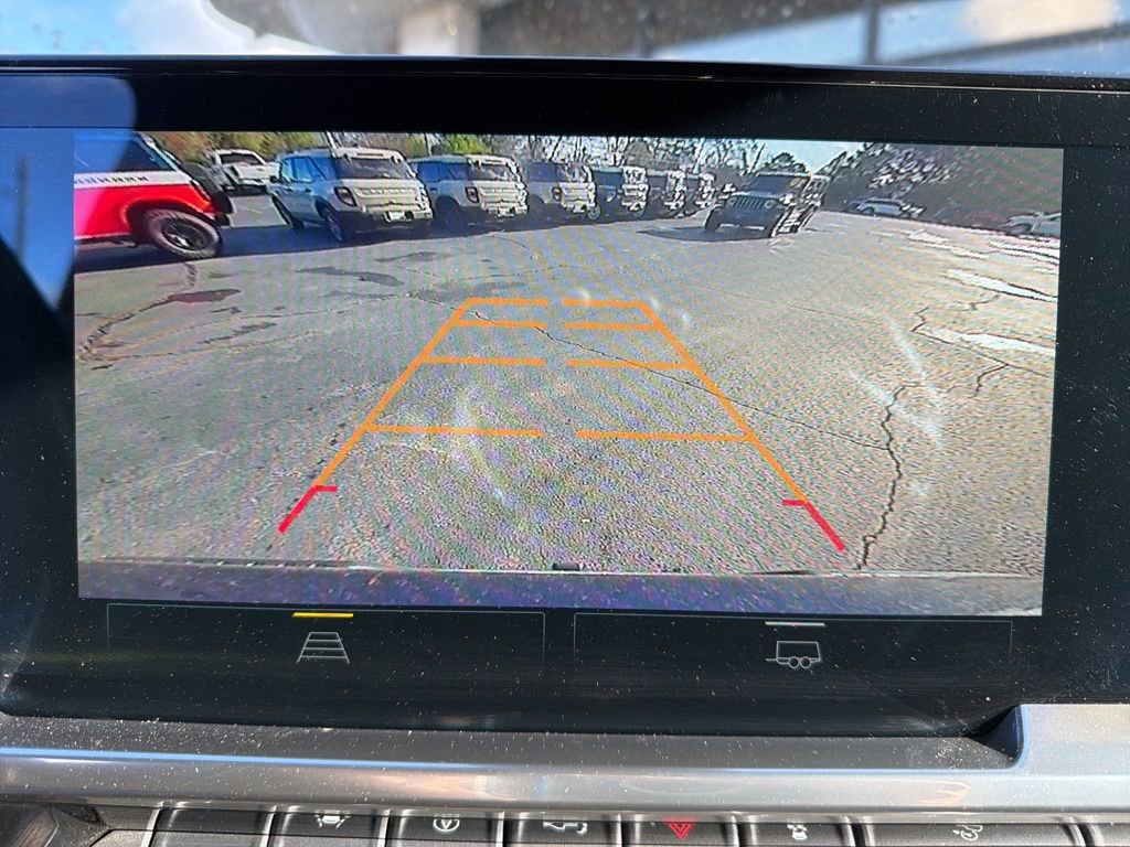 Used 2022 Chevrolet Silverado 1500 LT w/ Z71 Off-Road Package image 8