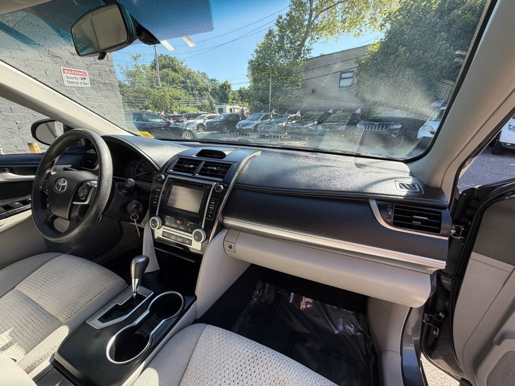 Used 2014 Toyota Camry LE FWD image 19