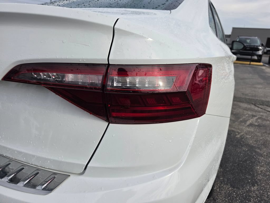 Used 2021 Volkswagen Jetta R-Line w/ R-Line Cold Weather Package FWD image 10