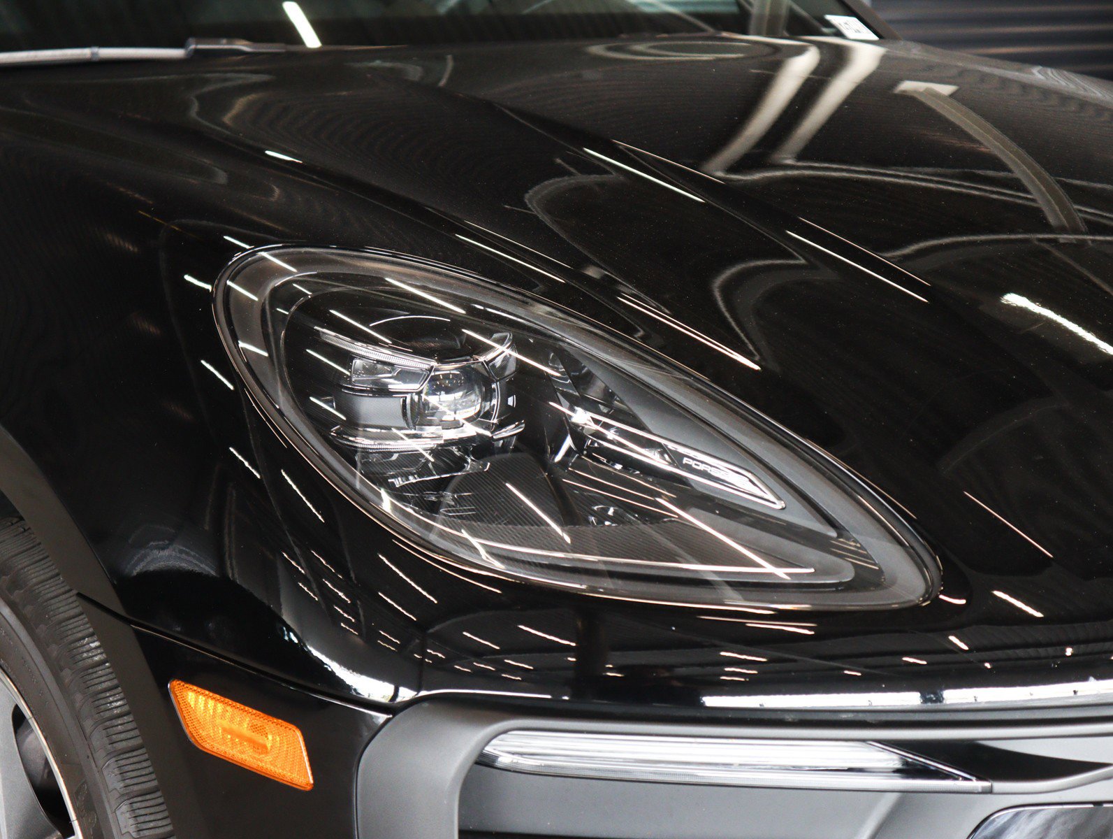 Certified 2023 Porsche Macan AWD/4WD image 23