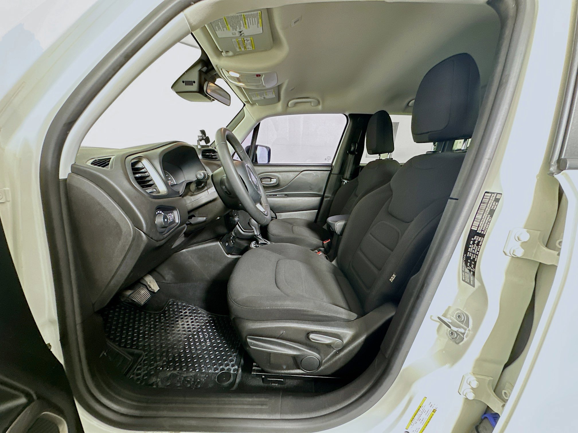 Used 2022 Jeep Renegade Latitude AWD/4WD image 13