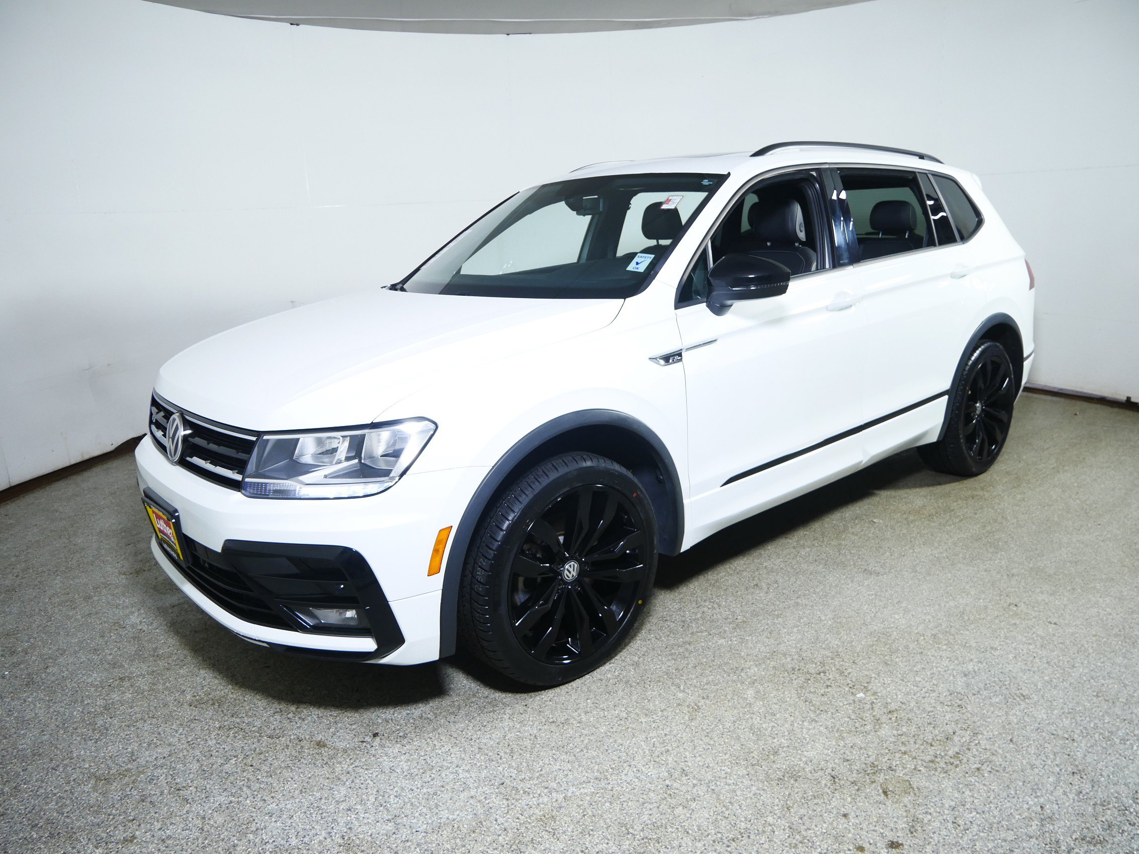Used 2021 Volkswagen Tiguan SE R-Line AWD/4WD image 3