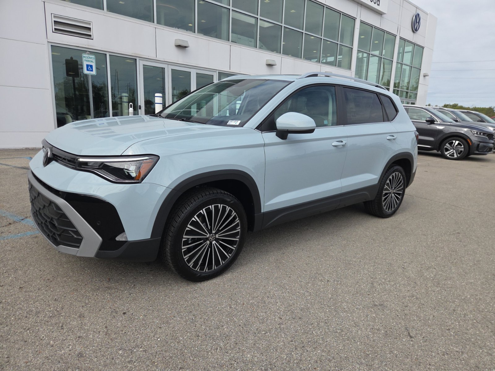 New 2027 Volkswagen Taos SE FWD image 12