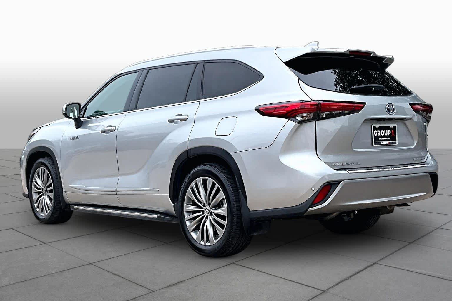 Used 2021 Toyota Highlander Platinum FWD image 12
