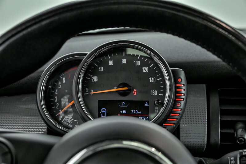 Used 2015 MINI Cooper 4-Door Hardtop image 23