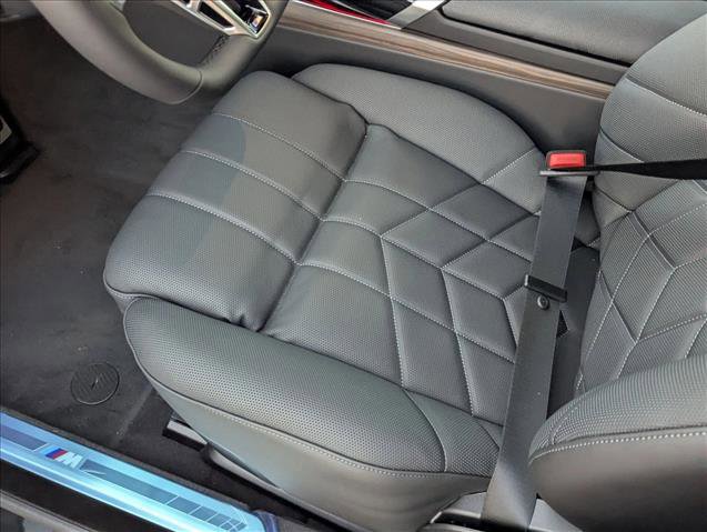 New 2026 BMW 750e xDrive image 4