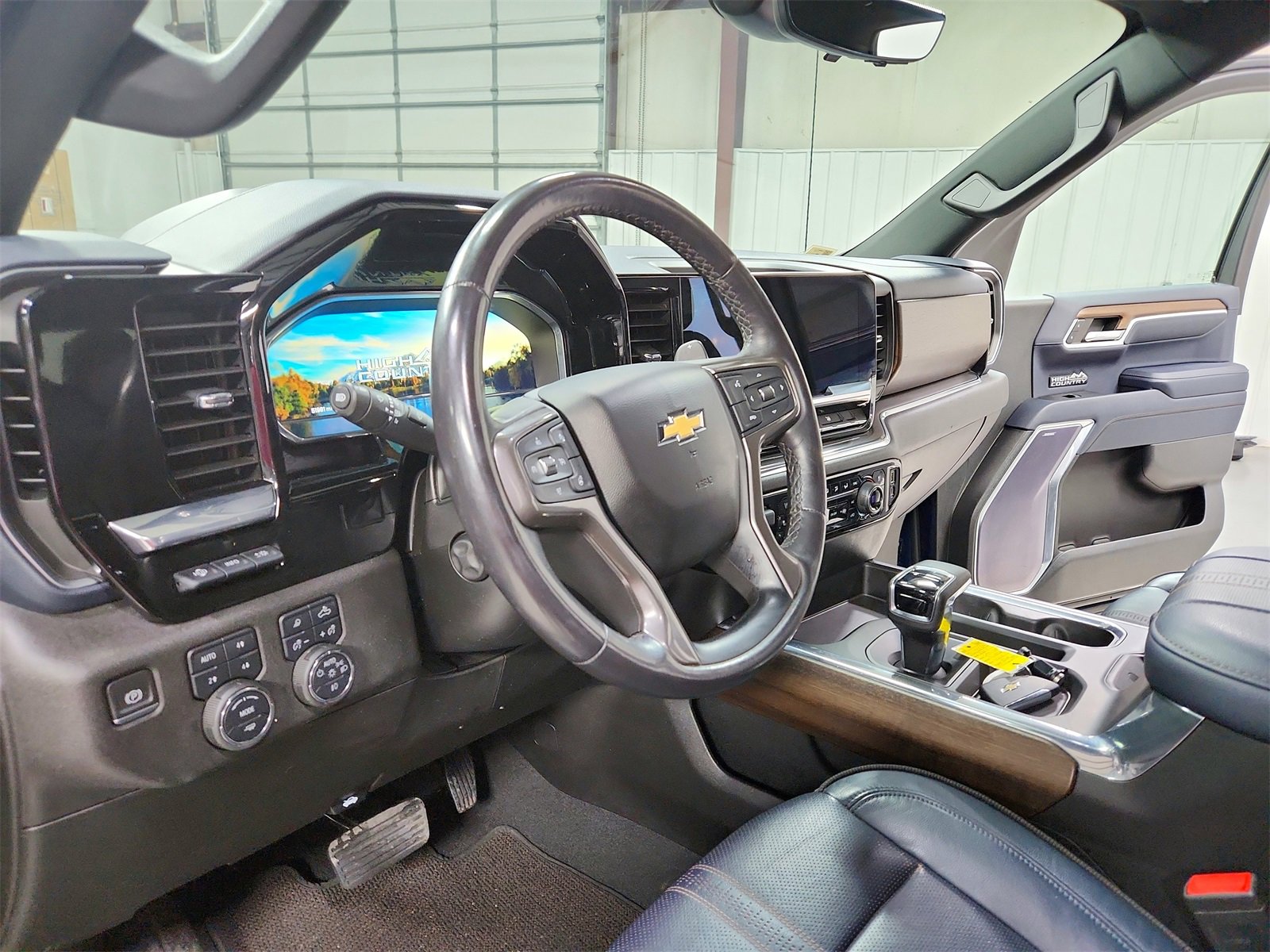 Used 2023 Chevrolet Silverado 1500 High Country w/ Technology Package image 18