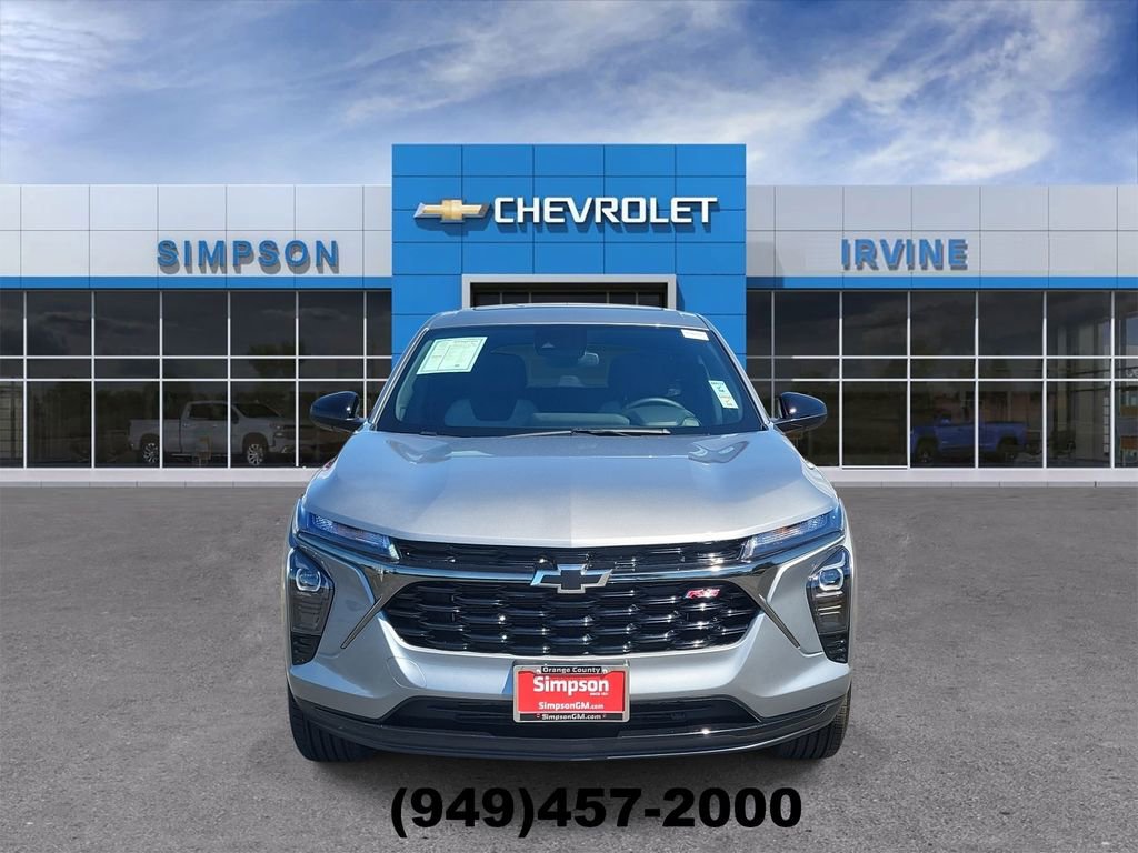 Used 2025 Chevrolet Trax RS w/ Sunroof Package FWD image 3