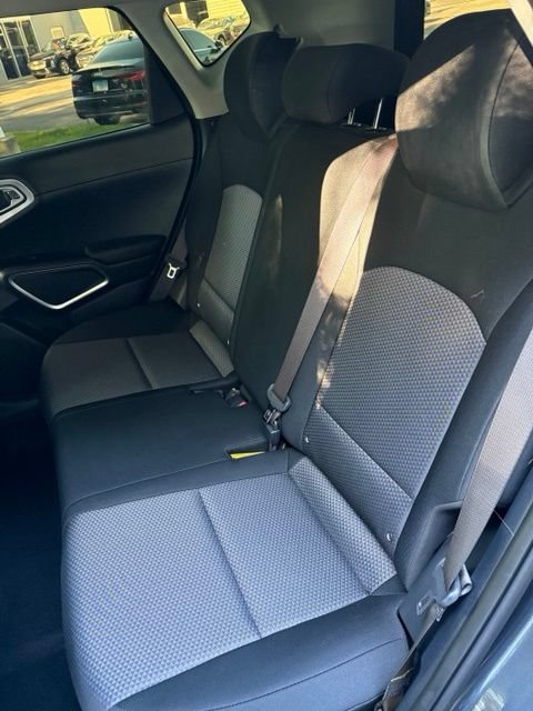 Used 2025 Kia Soul LX w/ LX Technology Package FWD image 11
