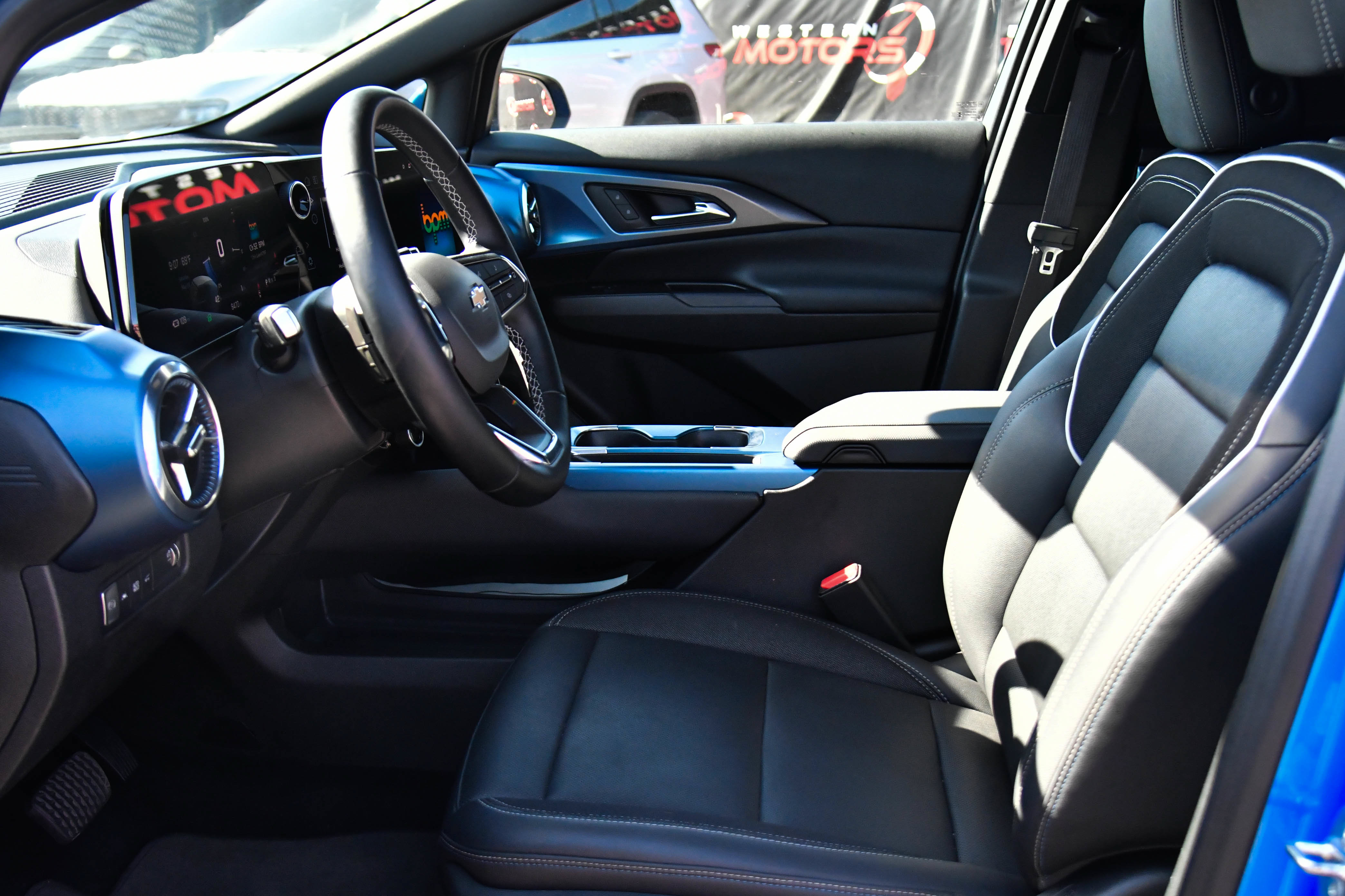 Used 2024 Chevrolet Equinox EV LT FWD image 17