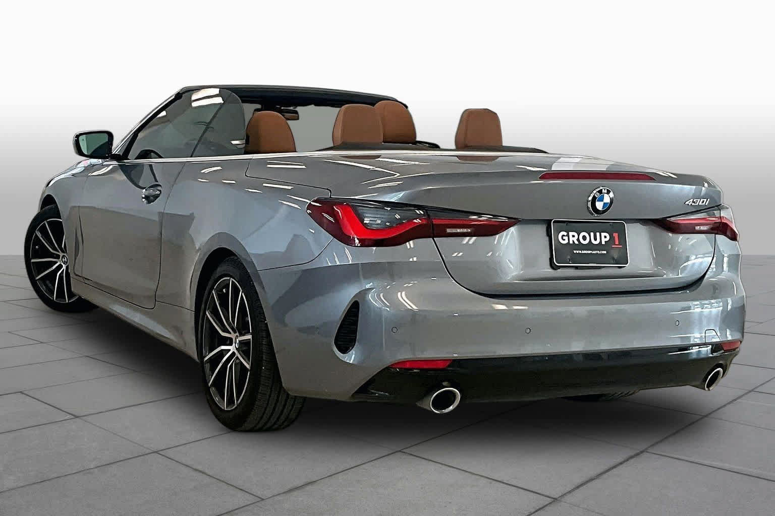 Used 2024 BMW 430i Convertible w/ Premium Package RWD image 10