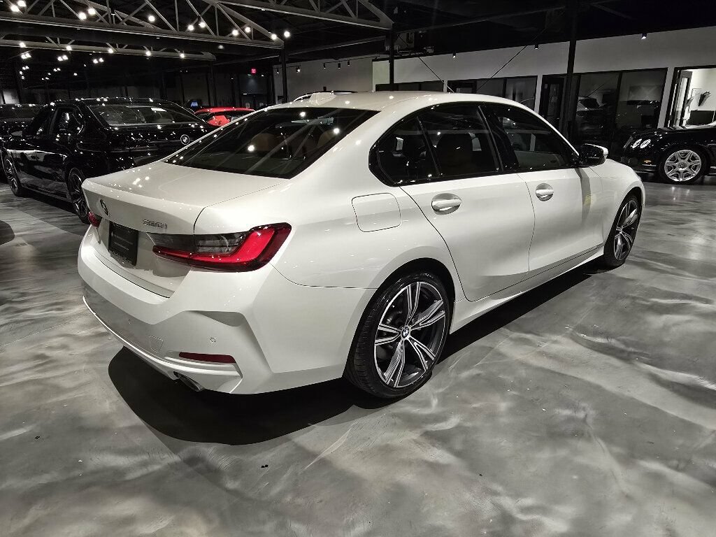 Used 2023 BMW 330i Sedan w/ Convenience Package RWD image 5