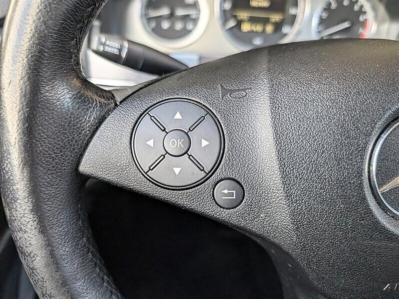 Used 2010 Mercedes-Benz GLK 350 4MATIC image 21