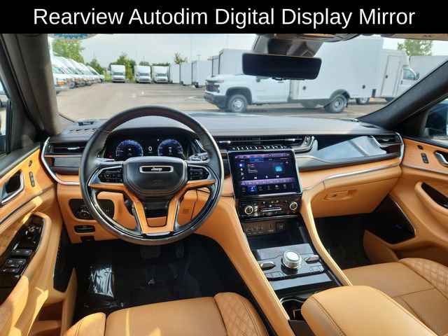Used 2025 Jeep Grand Cherokee Summit AWD/4WD image 35