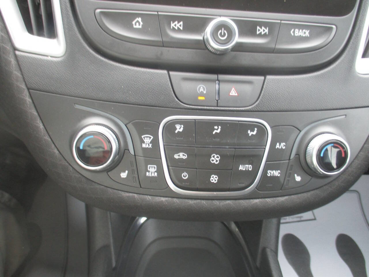 Used 2024 Chevrolet Malibu LT image 21