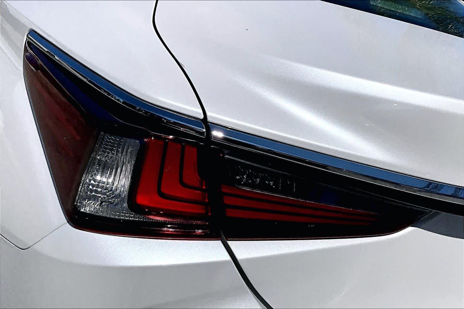 Used 2019 Lexus ES 350 w/ Premium Package FWD image 29