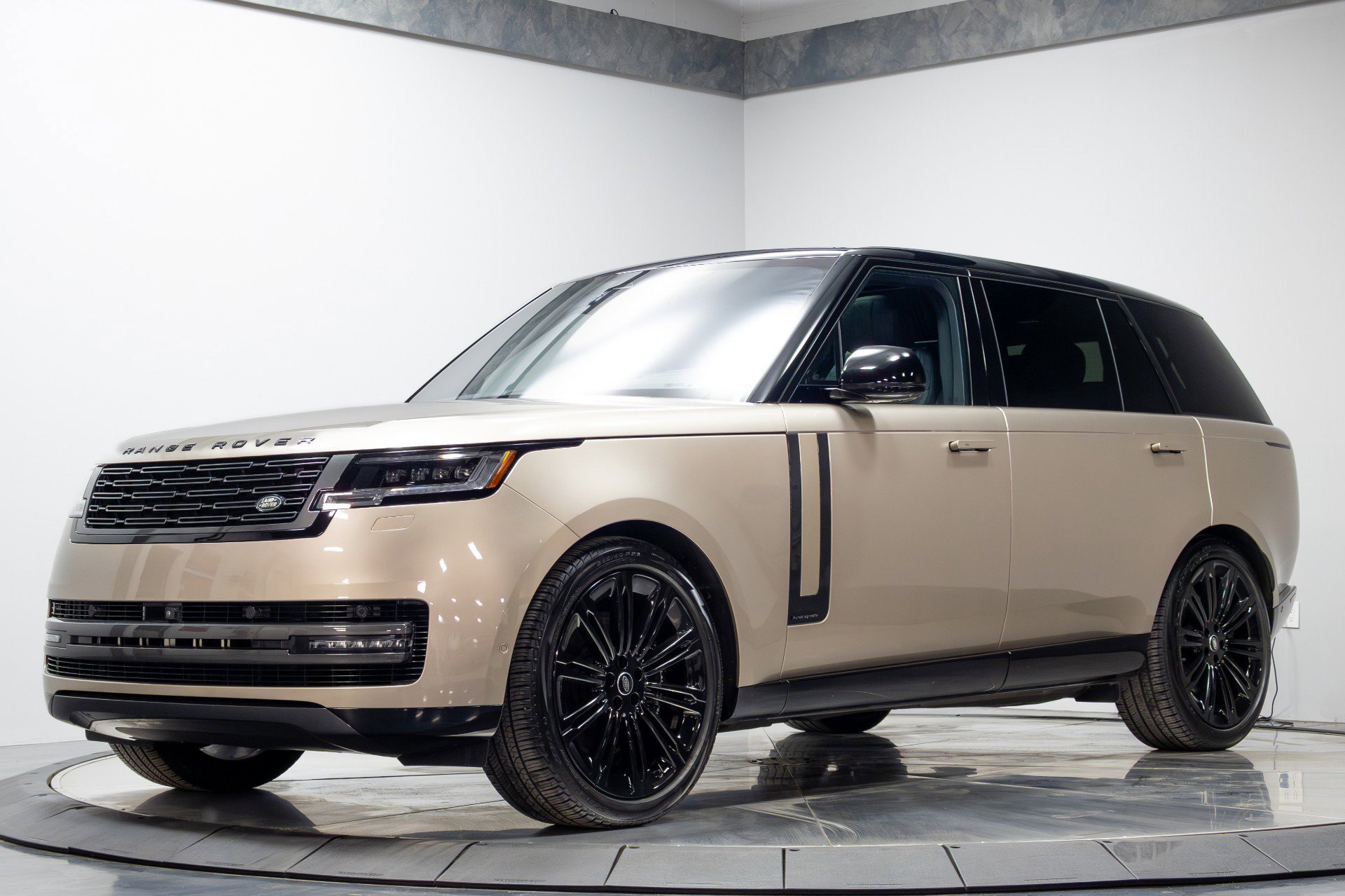 Used 2023 Land Rover Range Rover Long Wheelbase Autobiography AWD/4WD image 2