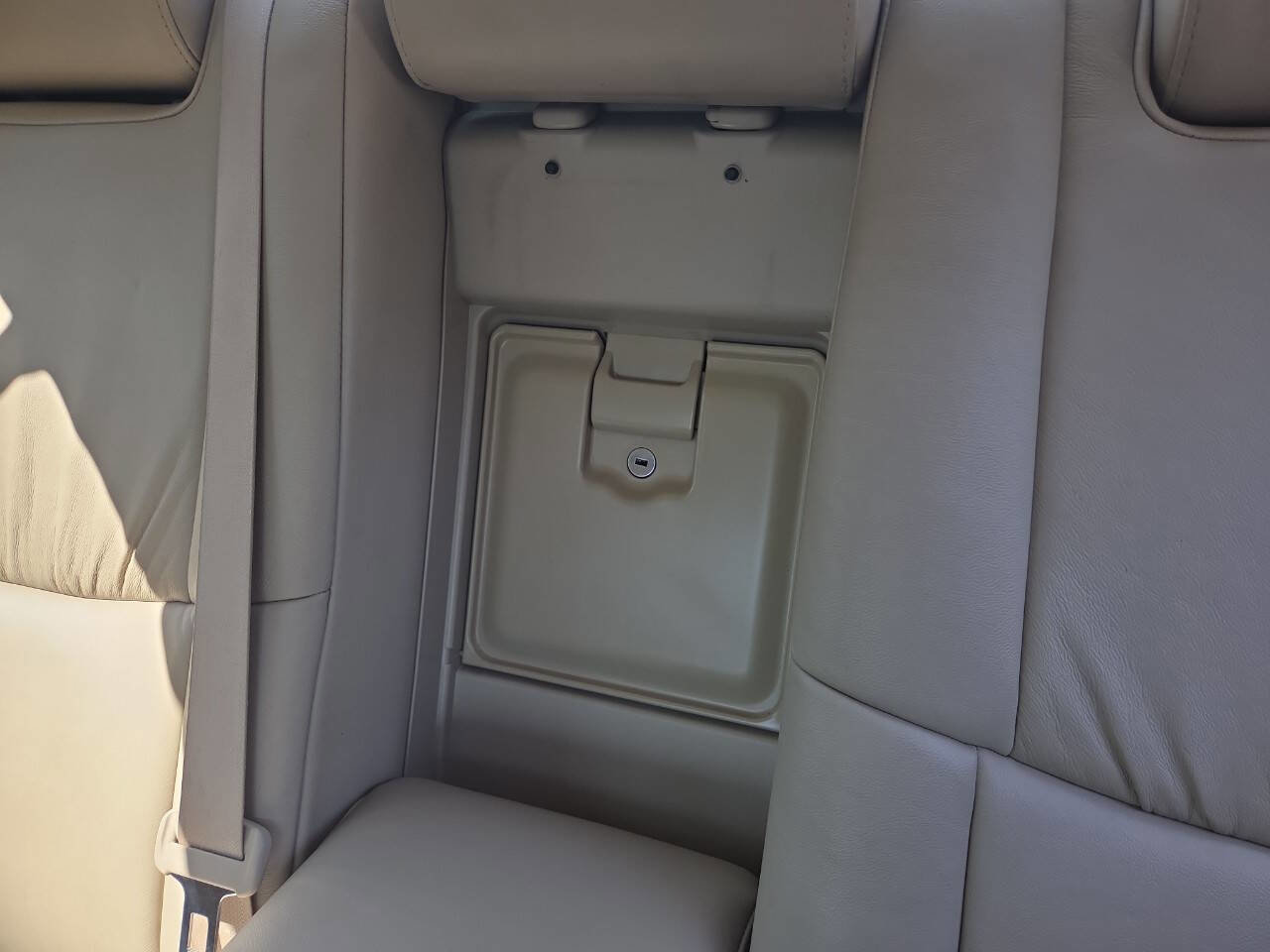 Used 2008 Toyota Avalon XLS image 16