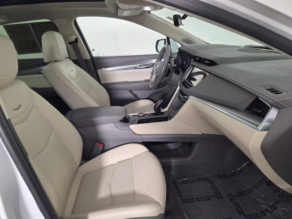 Used 2023 Cadillac XT5 Premium Luxury w/ Technology Package AWD/4WD image 32