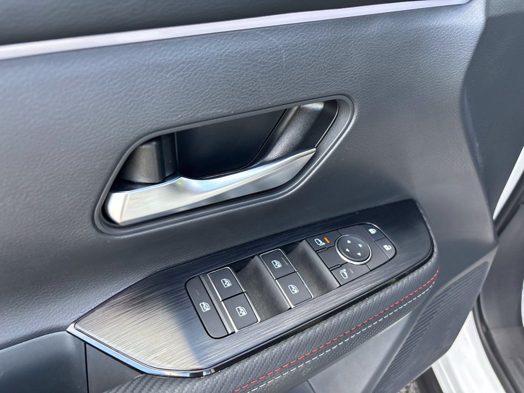 Certified 2025 Nissan Kicks SR AWD/4WD image 17