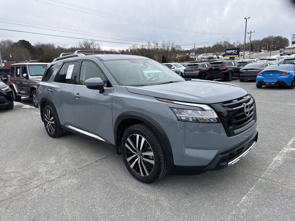 Used 2024 Nissan Pathfinder Platinum image 7