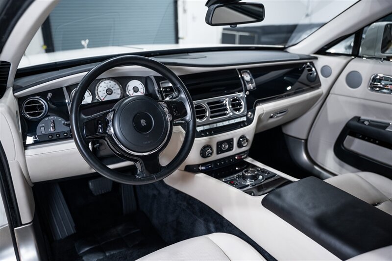 Used 2016 Rolls-Royce Wraith RWD image 47