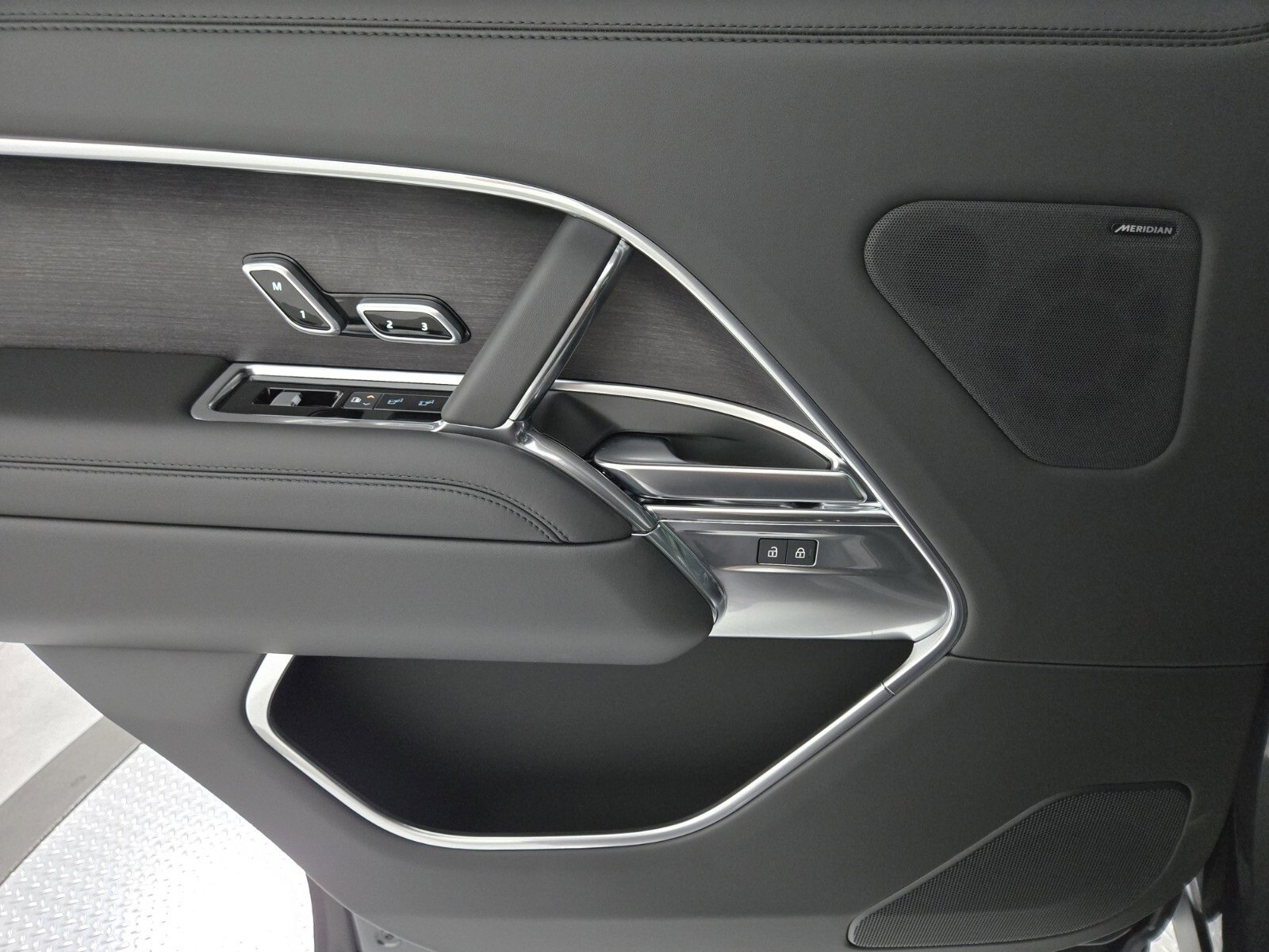 New 2025 Land Rover Range Rover Long Wheelbase SE image 20