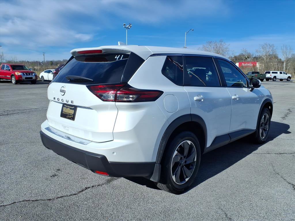 Certified 2025 Nissan Rogue SV image 17