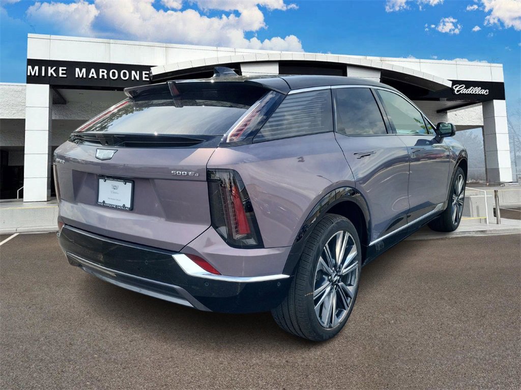 New 2025 Cadillac Optiq Luxury 2 image 3