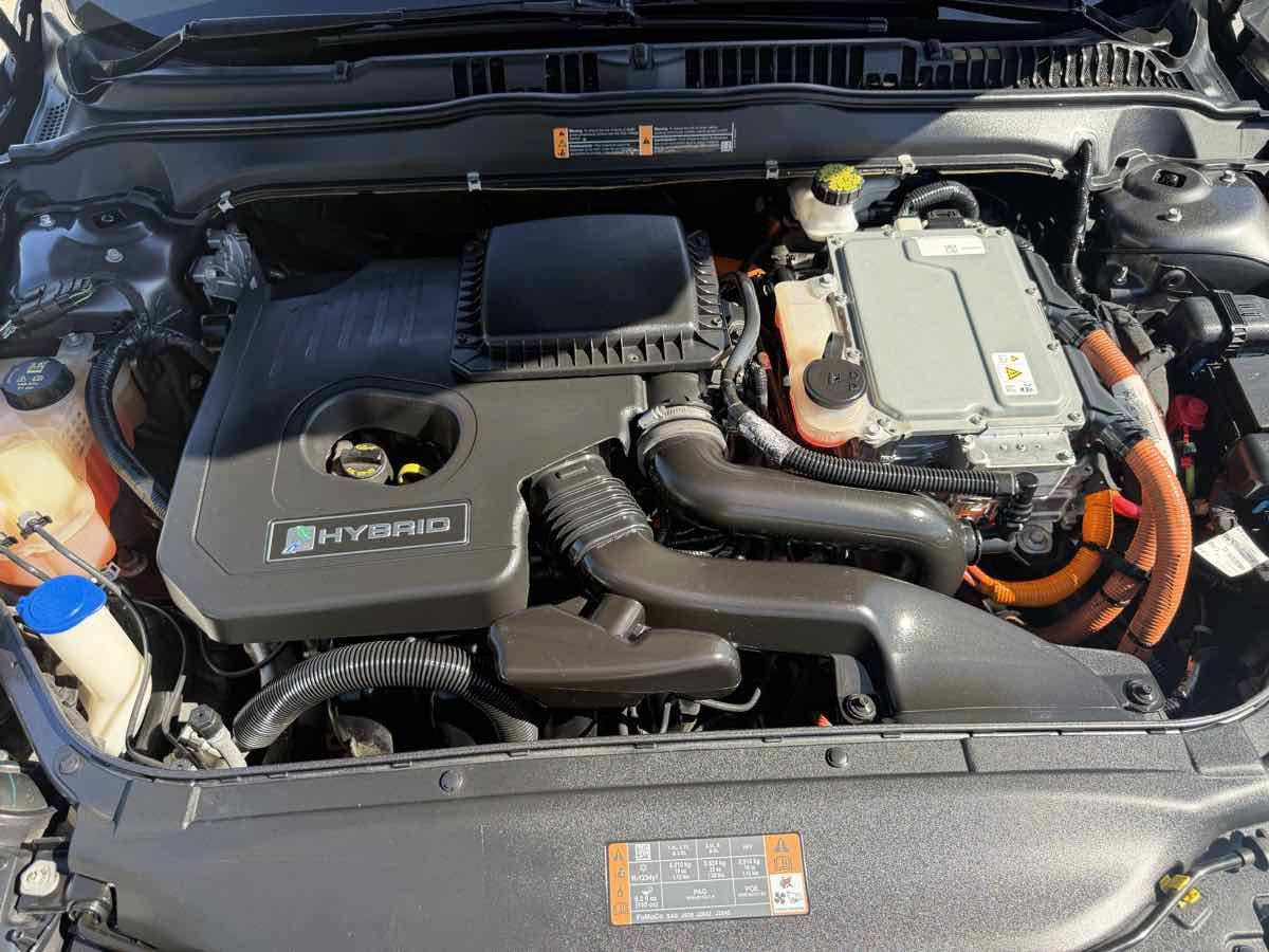 Used 2018 Ford Fusion SE w/ Equipment Group 601A FWD image 18