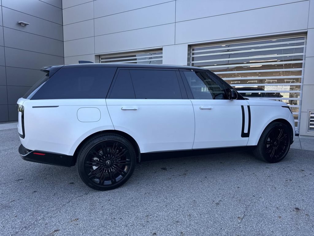 Used 2025 Land Rover Range Rover Long Wheelbase SE AWD/4WD image 8