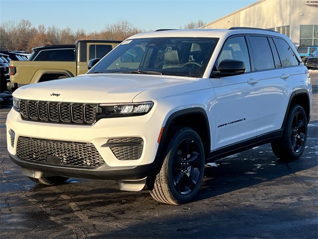 New 2025 Jeep Grand Cherokee Altitude image 43